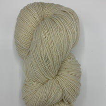 Load image into Gallery viewer, Corriedale (semi-worsted spun) - Fingering
